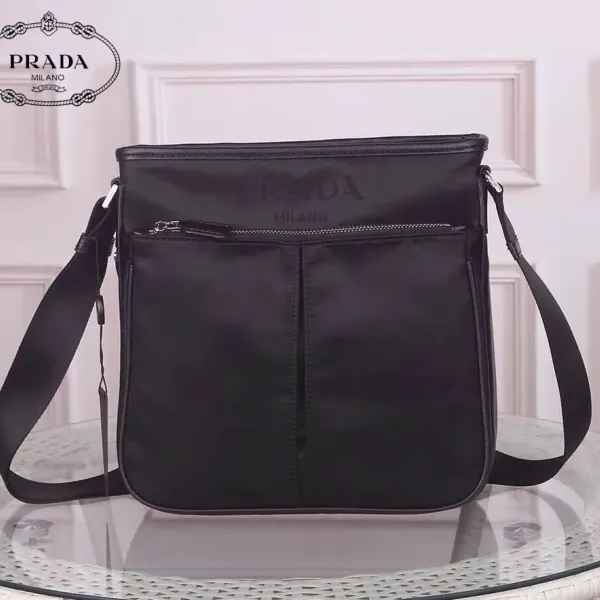 【PRADA 公式旗艦店】プラダ 斜めがけバッグ 当日出荷 好評に付き再入荷!26*26*7CM 【PRADA 公式旗艦店】プラダ 斜めがけバッグ 当日出荷 好評に付き再入荷!26*26*7CM