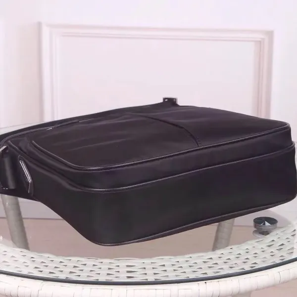 【PRADA 公式旗艦店】プラダ 斜めがけバッグ 当日出荷 好評に付き再入荷!26*26*7CM 【PRADA 公式旗艦店】プラダ 斜めがけバッグ 当日出荷 好評に付き再入荷!26*26*7CM