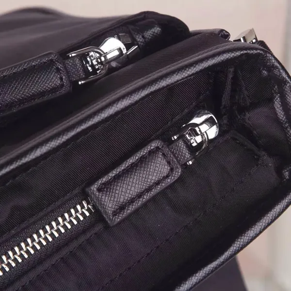 【PRADA 公式旗艦店】プラダ 斜めがけバッグ 当日出荷 好評に付き再入荷!26*26*7CM 【PRADA 公式旗艦店】プラダ 斜めがけバッグ 当日出荷 好評に付き再入荷!26*26*7CM