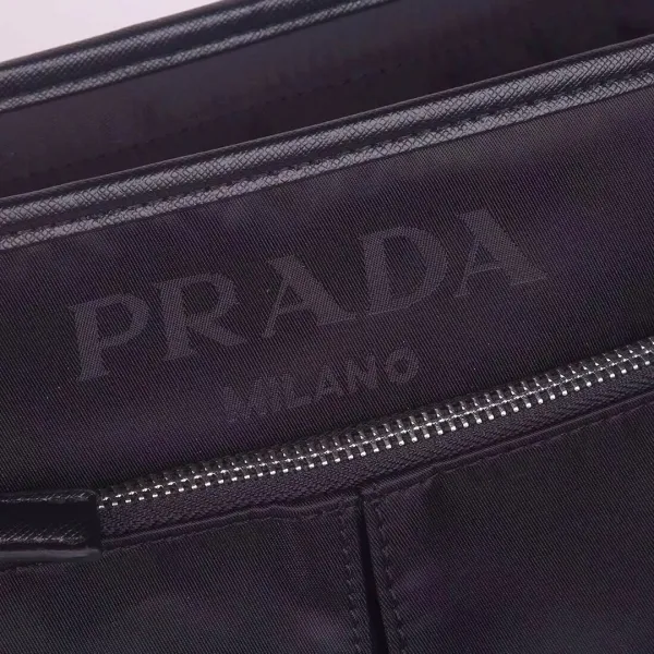 【PRADA 公式旗艦店】プラダ 斜めがけバッグ 当日出荷 好評に付き再入荷!26*26*7CM 【PRADA 公式旗艦店】プラダ 斜めがけバッグ 当日出荷 好評に付き再入荷!26*26*7CM
