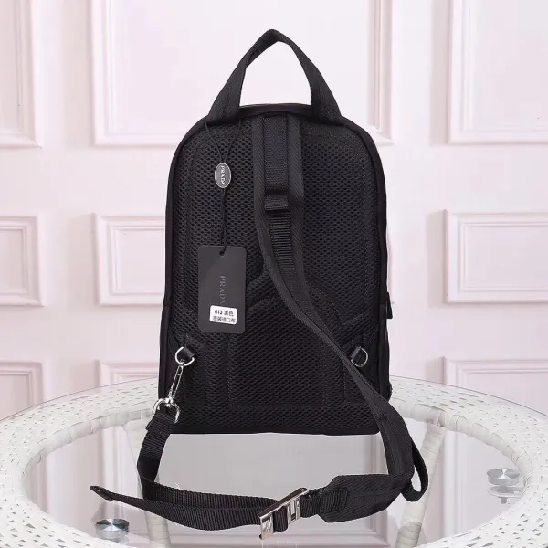 【PRADA 公式旗艦店】プラダ 胸ポケット 当日出荷 好評に付き再入荷!30*20*7CM 【PRADA 公式旗艦店】プラダ 胸ポケット 当日出荷 好評に付き再入荷!30*20*7CM