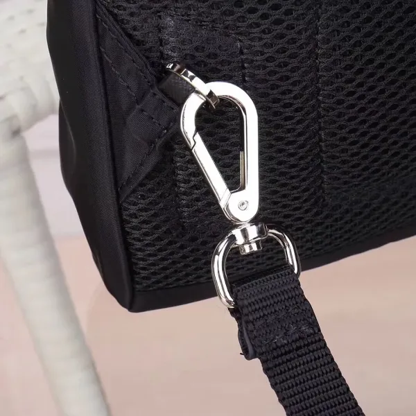 【PRADA 公式旗艦店】プラダ 胸ポケット 当日出荷 好評に付き再入荷!30*20*7CM 【PRADA 公式旗艦店】プラダ 胸ポケット 当日出荷 好評に付き再入荷!30*20*7CM