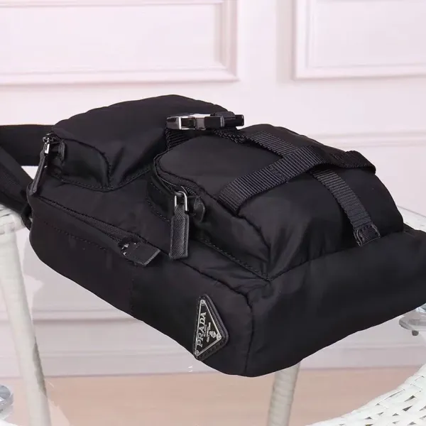 【PRADA 公式旗艦店】プラダ 胸ポケット 当日出荷 好評に付き再入荷!30*20*7CM 【PRADA 公式旗艦店】プラダ 胸ポケット 当日出荷 好評に付き再入荷!30*20*7CM