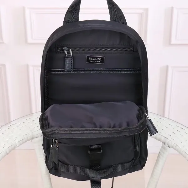 【PRADA 公式旗艦店】プラダ 胸ポケット 当日出荷 好評に付き再入荷!30*20*7CM 【PRADA 公式旗艦店】プラダ 胸ポケット 当日出荷 好評に付き再入荷!30*20*7CM
