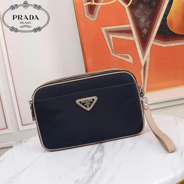 【PRADA 公式旗艦店】プラダ クラッチバッグ 当日出荷 好評に付き再入荷!28*17*4CM 【PRADA 公式旗艦店】プラダ クラッチバッグ 当日出荷 好評に付き再入荷!28*17*4CM