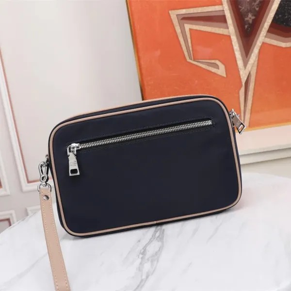 【PRADA 公式旗艦店】プラダ クラッチバッグ 当日出荷 好評に付き再入荷!28*17*4CM 【PRADA 公式旗艦店】プラダ クラッチバッグ 当日出荷 好評に付き再入荷!28*17*4CM