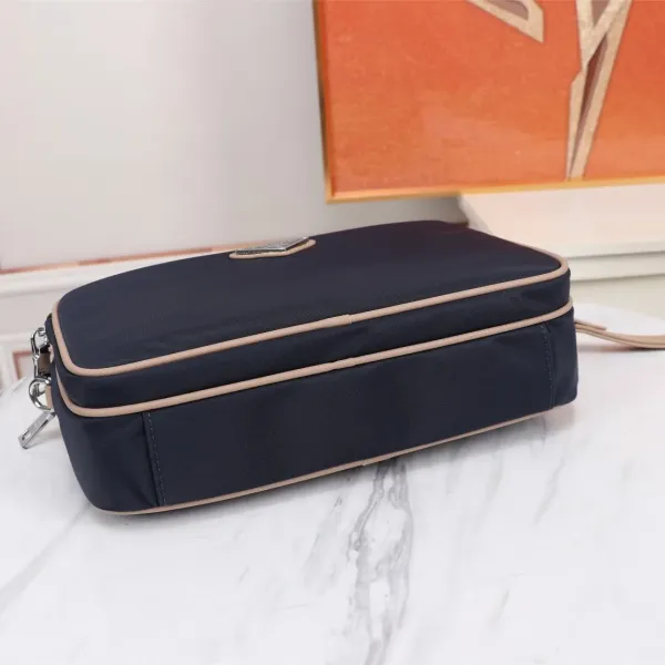 【PRADA 公式旗艦店】プラダ クラッチバッグ 当日出荷 好評に付き再入荷!28*17*4CM 【PRADA 公式旗艦店】プラダ クラッチバッグ 当日出荷 好評に付き再入荷!28*17*4CM