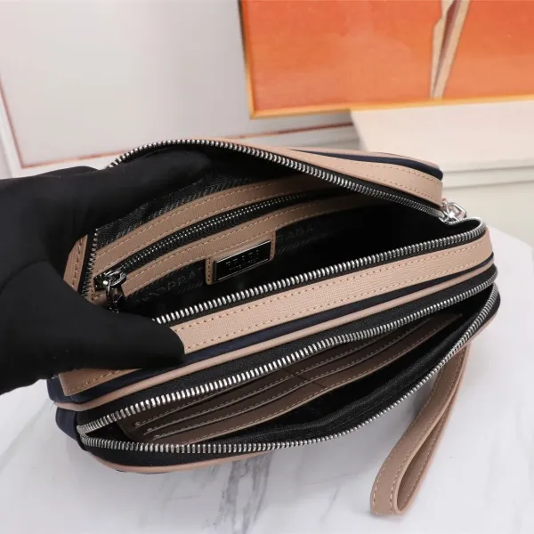 【PRADA 公式旗艦店】プラダ クラッチバッグ 当日出荷 好評に付き再入荷!28*17*4CM 【PRADA 公式旗艦店】プラダ クラッチバッグ 当日出荷 好評に付き再入荷!28*17*4CM