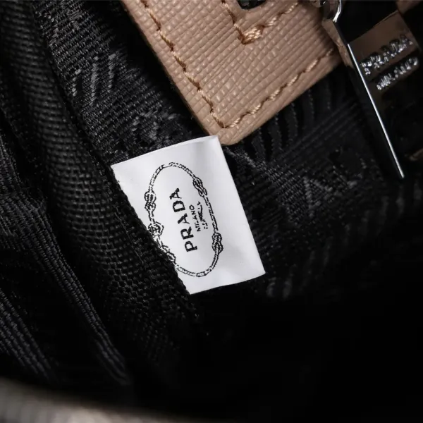【PRADA 公式旗艦店】プラダ クラッチバッグ 当日出荷 好評に付き再入荷!28*17*4CM 【PRADA 公式旗艦店】プラダ クラッチバッグ 当日出荷 好評に付き再入荷!28*17*4CM