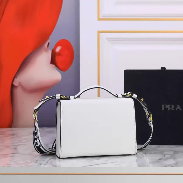 【PRADA 公式旗艦店】プラダ 斜めがけバッグ 当日出荷 好評に付き再入荷!21*14*6.5CM 【PRADA 公式旗艦店】プラダ 斜めがけバッグ 当日出荷 好評に付き再入荷!21*14*6.5CM