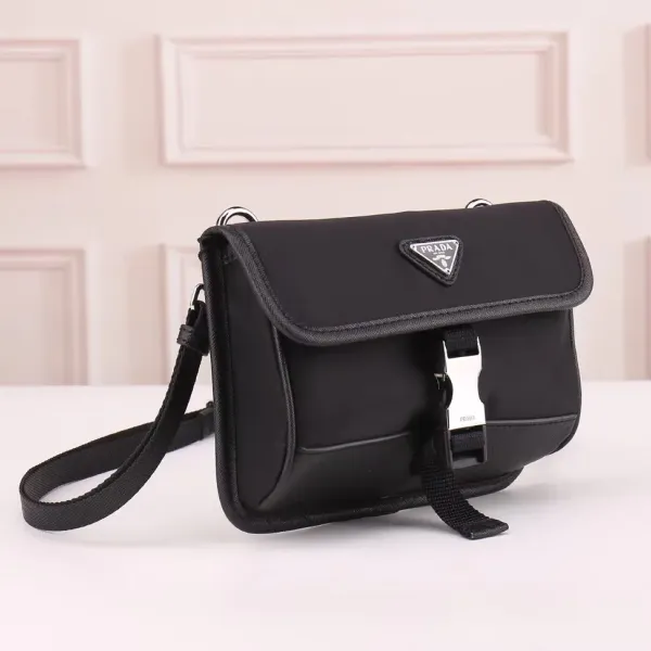 【PRADA  公式旗艦店】プラダ  斜めがけバッグ 当日出荷 好評に付き再入荷！21*16*5CM