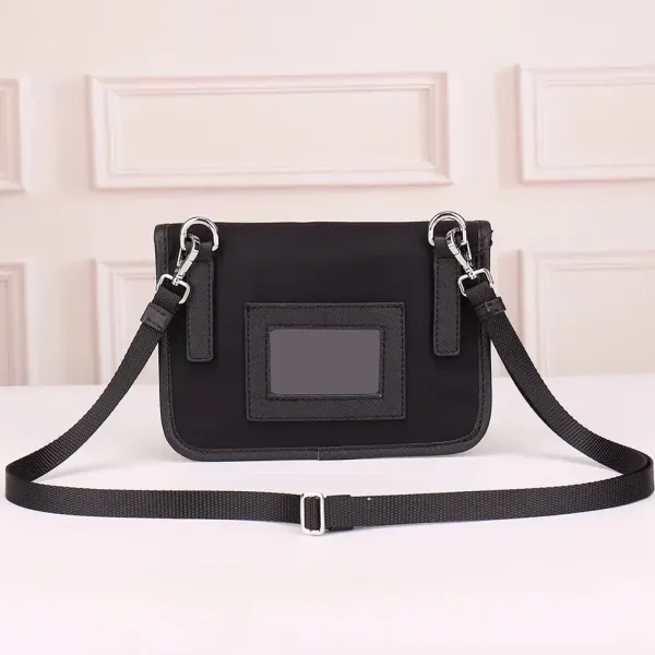 【PRADA  公式旗艦店】プラダ  斜めがけバッグ 当日出荷 好評に付き再入荷！21*16*5CM