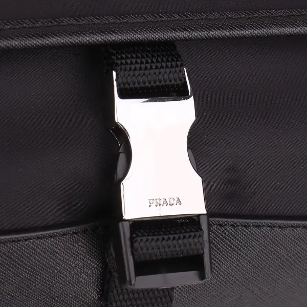 【PRADA  公式旗艦店】プラダ  斜めがけバッグ 当日出荷 好評に付き再入荷！21*16*5CM