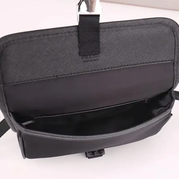 【PRADA  公式旗艦店】プラダ  斜めがけバッグ 当日出荷 好評に付き再入荷！21*16*5CM