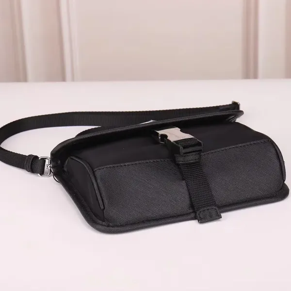 【PRADA  公式旗艦店】プラダ  斜めがけバッグ 当日出荷 好評に付き再入荷！21*16*5CM