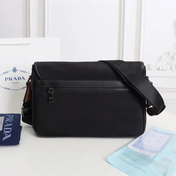 【PRADA 公式 旗艦店】プラダ 斜めがけバッグ 当日出荷 好評に付き再入荷!31*21*6CM 【PRADA 公式 旗艦店】プラダ 斜めがけバッグ 当日出荷 好評に付き再入荷!31*21*6CM