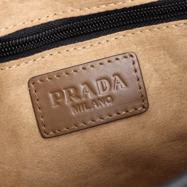 【PRADA 公式 旗艦店】プラダ 斜めがけバッグ 当日出荷 好評に付き再入荷!31*21*6CM 【PRADA 公式 旗艦店】プラダ 斜めがけバッグ 当日出荷 好評に付き再入荷!31*21*6CM