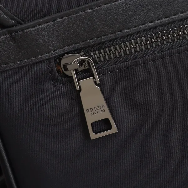 【PRADA 公式 旗艦店】プラダ 斜めがけバッグ 当日出荷 好評に付き再入荷!31*21*6CM 【PRADA 公式 旗艦店】プラダ 斜めがけバッグ 当日出荷 好評に付き再入荷!31*21*6CM