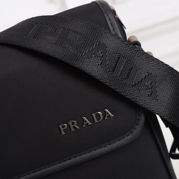 【PRADA 公式 旗艦店】プラダ 斜めがけバッグ 当日出荷 好評に付き再入荷!31*21*6CM 【PRADA 公式 旗艦店】プラダ 斜めがけバッグ 当日出荷 好評に付き再入荷!31*21*6CM