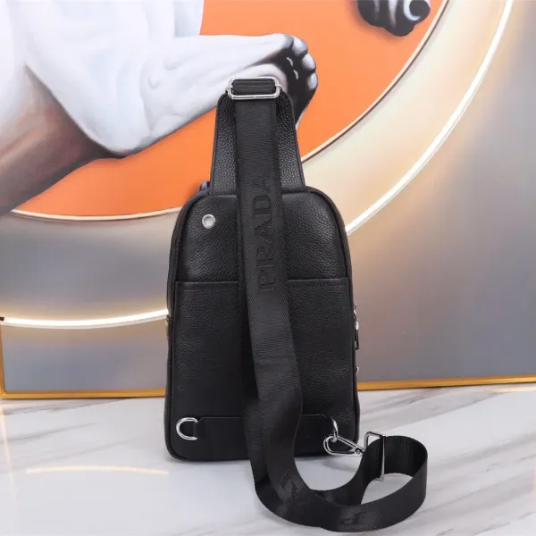 【PRADA 公式 旗艦店】プラダ 胸ポケット当日出荷 好評に付き再入荷!34*17*6CM 【PRADA 公式 旗艦店】プラダ 胸ポケット当日出荷 好評に付き再入荷!34*17*6CM