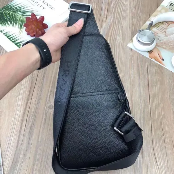 【PRADA 公式 旗艦店】プラダ 胸ポケット当日出荷 好評に付き再入荷!32*18*6CM 【PRADA 公式 旗艦店】プラダ 胸ポケット当日出荷 好評に付き再入荷!32*18*6CM