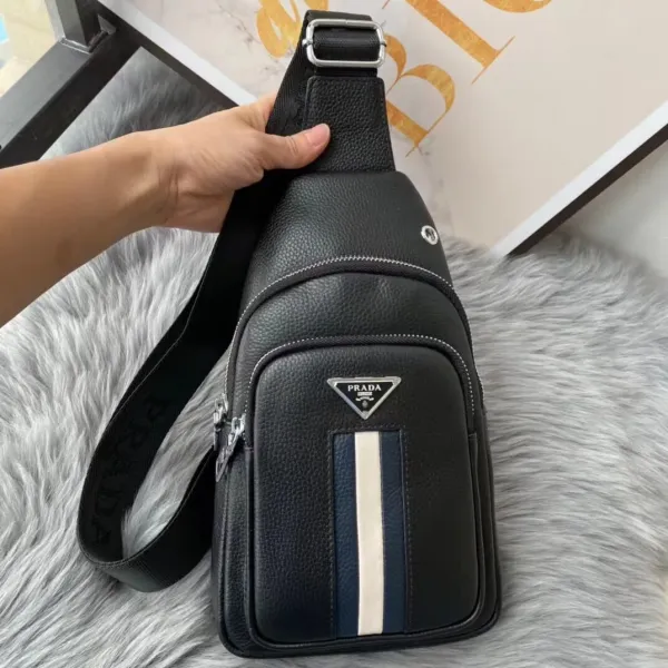 【PRADA 公式 旗艦店】プラダ 胸ポケット当日出荷 好評に付き再入荷!32*18*6CM 【PRADA 公式 旗艦店】プラダ 胸ポケット当日出荷 好評に付き再入荷!32*18*6CM