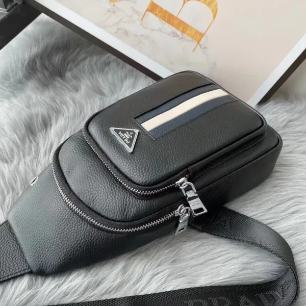 【PRADA 公式 旗艦店】プラダ 胸ポケット当日出荷 好評に付き再入荷!32*18*6CM 【PRADA 公式 旗艦店】プラダ 胸ポケット当日出荷 好評に付き再入荷!32*18*6CM