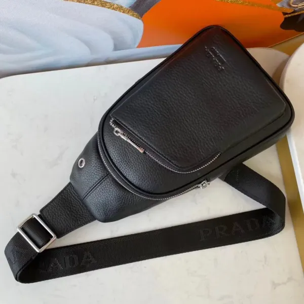【PRADA 公式 旗艦店】プラダ 胸ポケット当日出荷 好評に付き再入荷!29*20*5CM 【PRADA 公式 旗艦店】プラダ 胸ポケット当日出荷 好評に付き再入荷!29*20*5CM