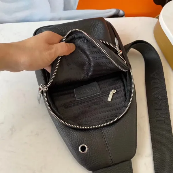 【PRADA 公式 旗艦店】プラダ 胸ポケット当日出荷 好評に付き再入荷!29*20*5CM 【PRADA 公式 旗艦店】プラダ 胸ポケット当日出荷 好評に付き再入荷!29*20*5CM