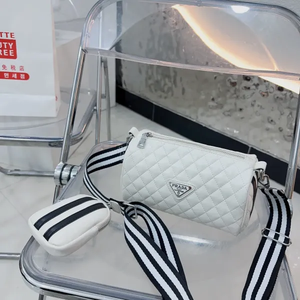 【PRADA  公式旗艦店】プラダ   ショルダーバッグ 当日出荷 好評に付き再入荷！29*17*6.5CM