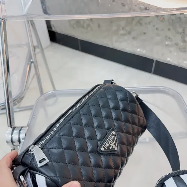 【PRADA  公式旗艦店】プラダ   ショルダーバッグ 当日出荷 好評に付き再入荷！29*17*6.5CM
