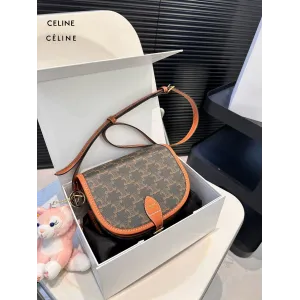 【CELINE 公式旗艦店】セリーヌ 斜めがけバッグ 当日出荷 好評に付き再入荷!18.5*15CM 1240723 【CELINE 公式旗艦店】セリーヌ 斜めがけバッグ 当日出荷 好評に付き再入荷!18.5*15CM 1240723