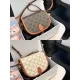 【CELINE 公式旗艦店】セリーヌ 斜めがけバッグ 当日出荷 好評に付き再入荷！18.5*15CM  1240723