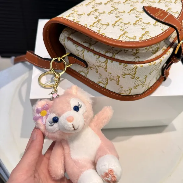 【CELINE 公式旗艦店】セリーヌ 斜めがけバッグ 当日出荷 好評に付き再入荷！18.5*15CM  1240723