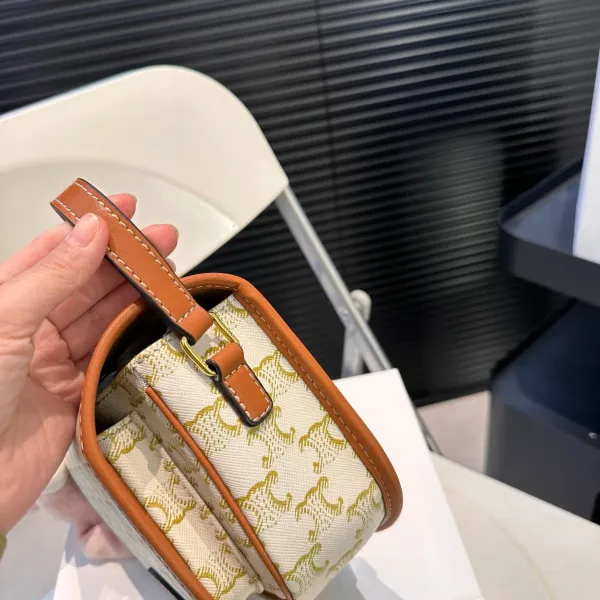 【CELINE 公式旗艦店】セリーヌ 斜めがけバッグ 当日出荷 好評に付き再入荷！18.5*15CM  1240723