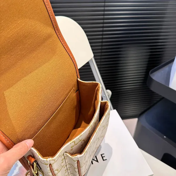 【CELINE 公式旗艦店】セリーヌ 斜めがけバッグ 当日出荷 好評に付き再入荷！18.5*15CM  1240723