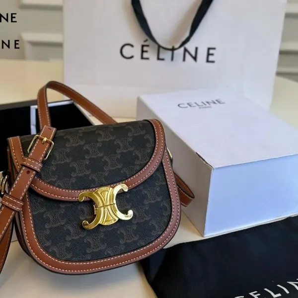 【CELINE 公式旗艦店】セリーヌ 斜めがけバッグ 当日出荷 好評に付き再入荷!18*16CM 1240723 【CELINE 公式旗艦店】セリーヌ 斜めがけバッグ 当日出荷 好評に付き再入荷!18*16CM 1240723