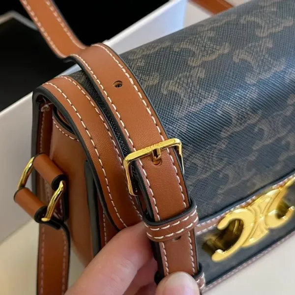 【CELINE 公式旗艦店】セリーヌ 斜めがけバッグ 当日出荷 好評に付き再入荷!18*16CM 1240723 【CELINE 公式旗艦店】セリーヌ 斜めがけバッグ 当日出荷 好評に付き再入荷!18*16CM 1240723