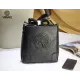 【VERSACE 公式旗艦店】ヴェルサーチ ショルダーバッグ 当日出荷 好評に付き再入荷!25*27*5.5CM 【VERSACE 公式旗艦店】ヴェルサーチ ショルダーバッグ 当日出荷 好評に付き再入荷!25*27*5.5CM