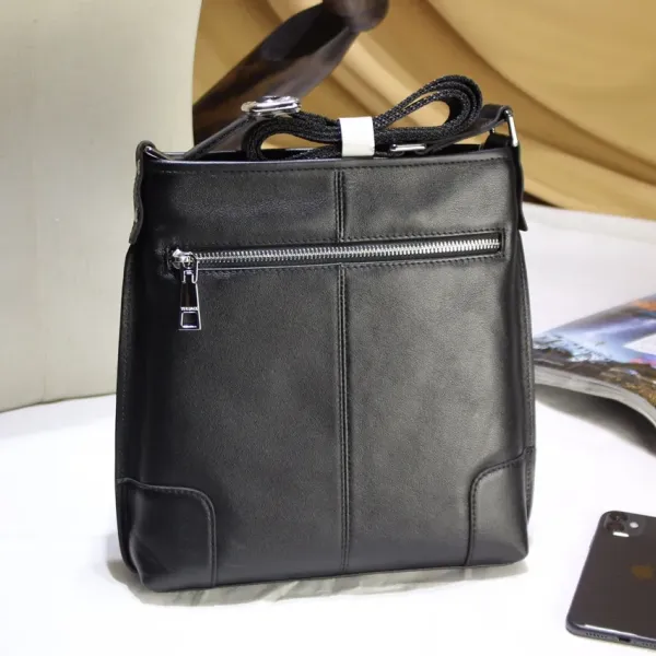 【VERSACE 公式旗艦店】ヴェルサーチ ショルダーバッグ 当日出荷 好評に付き再入荷!25*27*5.5CM 【VERSACE 公式旗艦店】ヴェルサーチ ショルダーバッグ 当日出荷 好評に付き再入荷!25*27*5.5CM