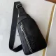 【VERSACE 公式旗艦店】ヴェルサーチ 胸ポケット 当日出荷 好評に付き再入荷!20*29*5CM 【VERSACE 公式旗艦店】ヴェルサーチ 胸ポケット 当日出荷 好評に付き再入荷!20*29*5CM