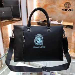 【VERSACE 公式旗艦店】ヴェルサーチ ショルダーバッグ 当日出荷 好評に付き再入荷!38*29*6CM 【VERSACE 公式旗艦店】ヴェルサーチ ショルダーバッグ 当日出荷 好評に付き再入荷!38*29*6CM