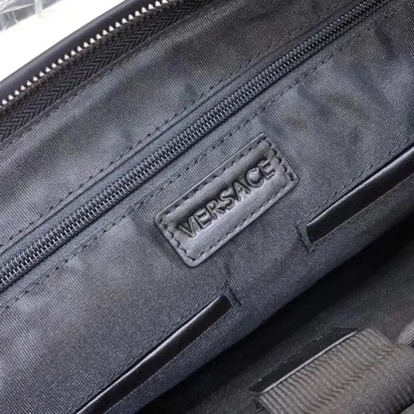 【VERSACE 公式旗艦店】ヴェルサーチ ショルダーバッグ 当日出荷 好評に付き再入荷!38*29*6CM 【VERSACE 公式旗艦店】ヴェルサーチ ショルダーバッグ 当日出荷 好評に付き再入荷!38*29*6CM