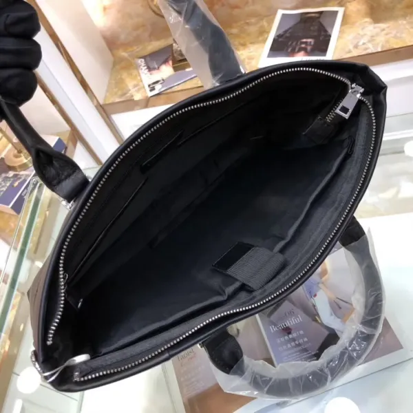 【VERSACE 公式旗艦店】ヴェルサーチ ショルダーバッグ 当日出荷 好評に付き再入荷!38*29*6CM 【VERSACE 公式旗艦店】ヴェルサーチ ショルダーバッグ 当日出荷 好評に付き再入荷!38*29*6CM