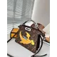 【FENDI 公式旗艦店】フェンディ 斜めがけバッグ 当日出荷 好評に付き再入荷!26.5*21.5CM 【FENDI 公式旗艦店】フェンディ 斜めがけバッグ 当日出荷 好評に付き再入荷!26.5*21.5CM