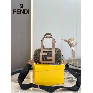【FENDI 公式旗艦店】フェンディ ショルダーバッグ 当日出荷 好評に付き再入荷!21*12CM 【FENDI 公式旗艦店】フェンディ ショルダーバッグ 当日出荷 好評に付き再入荷!21*12CM