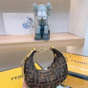 【FENDI 公式 旗艦店】 フェンディ ショルダーバッグ 当日出荷 好評に付き再入荷!19*10CM 【FENDI 公式 旗艦店】 フェンディ ショルダーバッグ 当日出荷 好評に付き再入荷!19*10CM