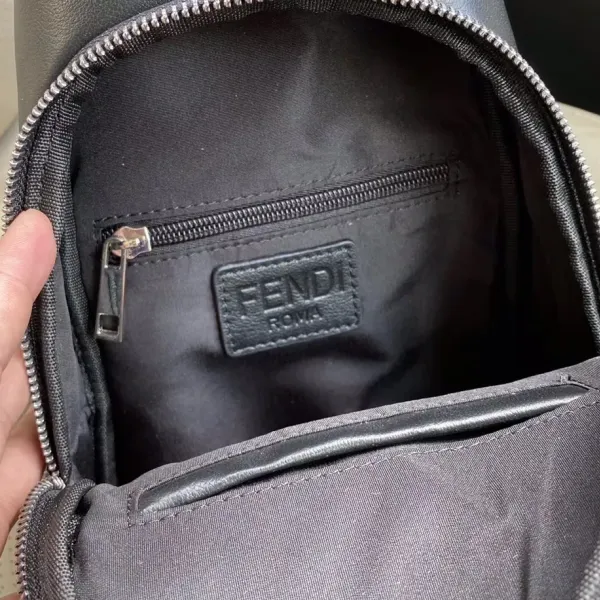 【FENDI 公式旗艦店】フェンディ 胸ポケット 当日出荷 好評に付き再入荷!18*28*6CM 【FENDI 公式旗艦店】フェンディ 胸ポケット 当日出荷 好評に付き再入荷!18*28*6CM