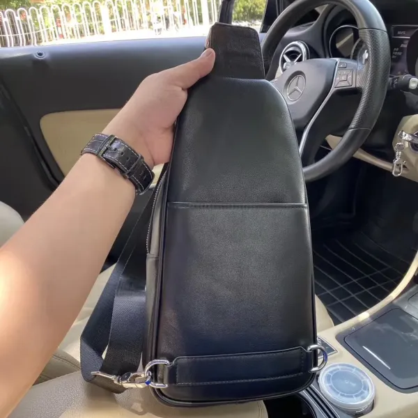 【FENDI 公式旗艦店】フェンディ 胸ポケット 当日出荷 好評に付き再入荷!18*28*6CM 【FENDI 公式旗艦店】フェンディ 胸ポケット 当日出荷 好評に付き再入荷!18*28*6CM