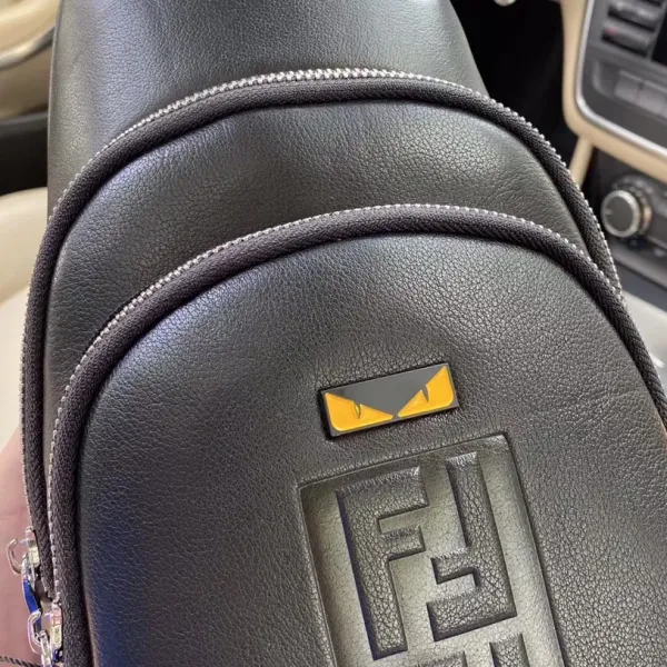【FENDI 公式旗艦店】フェンディ 胸ポケット 当日出荷 好評に付き再入荷!18*28*6CM 【FENDI 公式旗艦店】フェンディ 胸ポケット 当日出荷 好評に付き再入荷!18*28*6CM